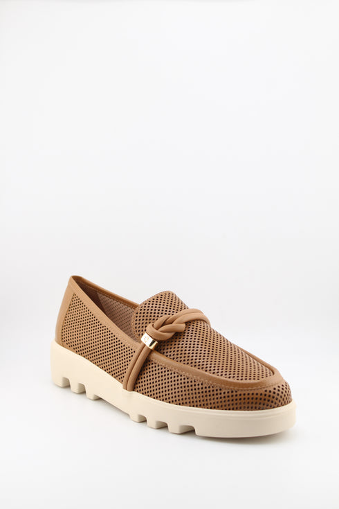 Luz da lua Perforated Loafer with Braided Detail